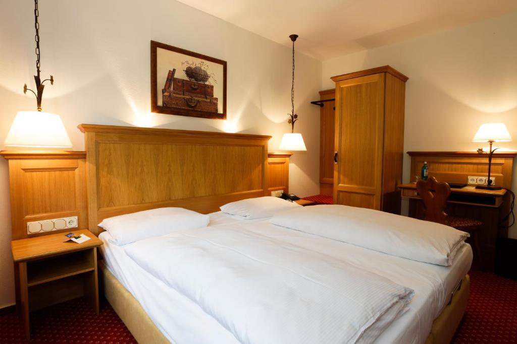 Landgasthof Hotel Hess Neuenstein  Rum bild